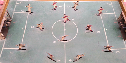 Calcetto-biliardino da tavolo a molle -in Legno e Latta-Epoca:1950/55