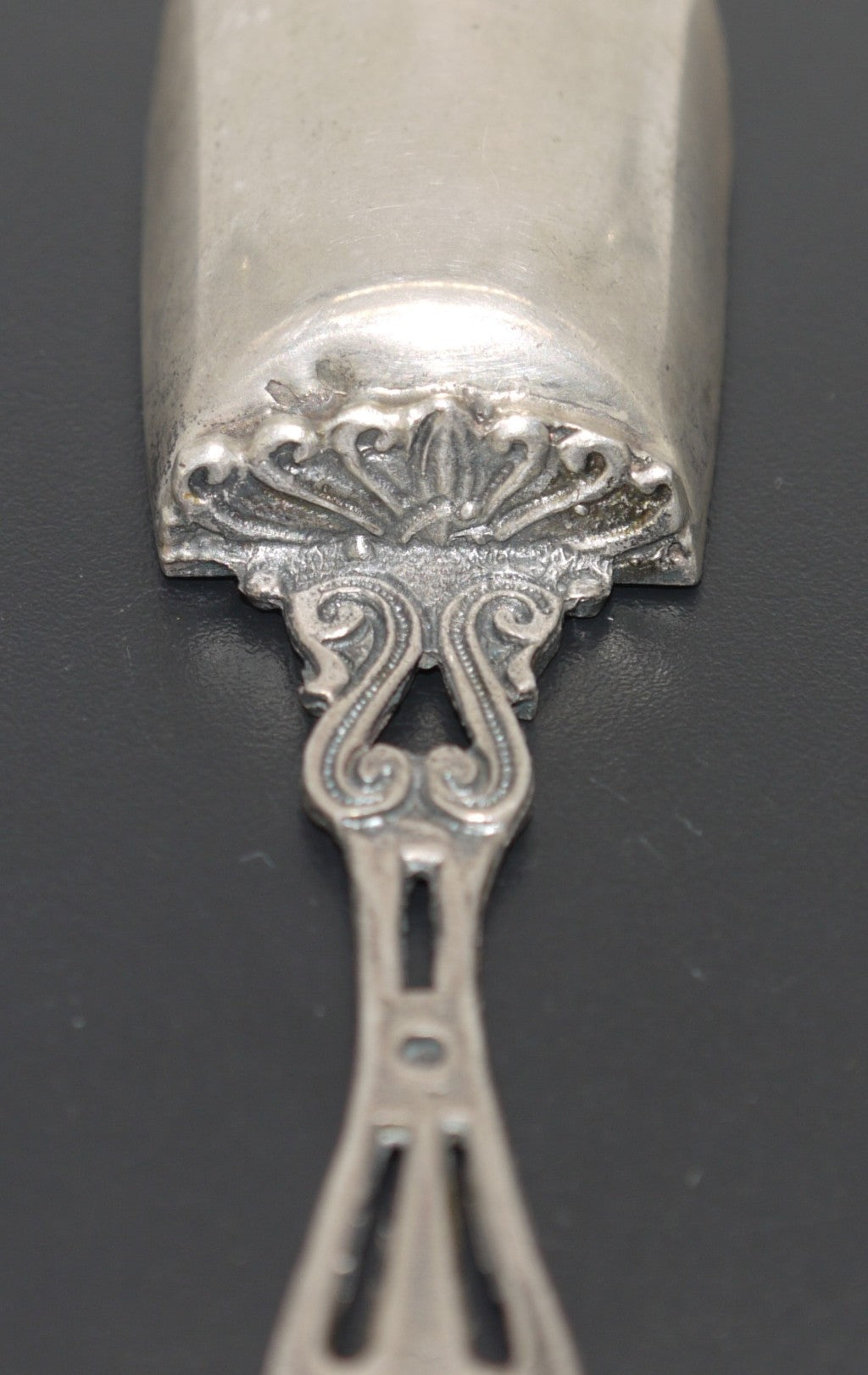 Cuillère à sucre - Italie - Argent - Époque : 1900