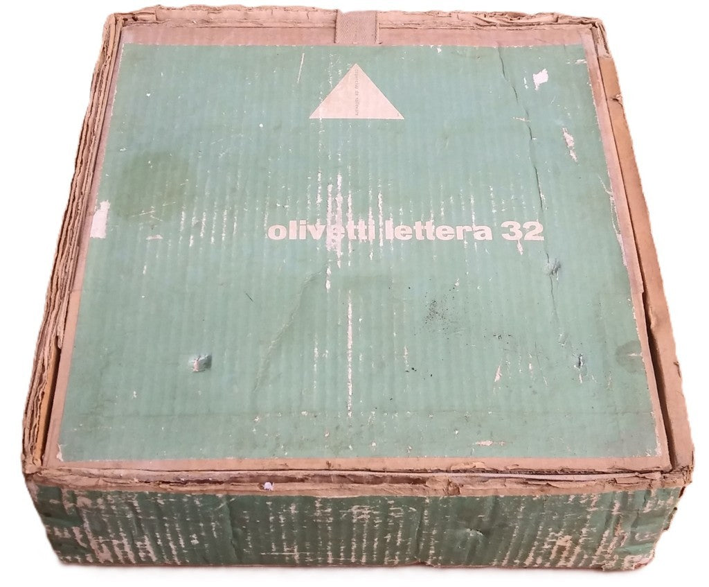 Olivetti Lettera 32 - typewriter with original packaging - Period: 1965/66