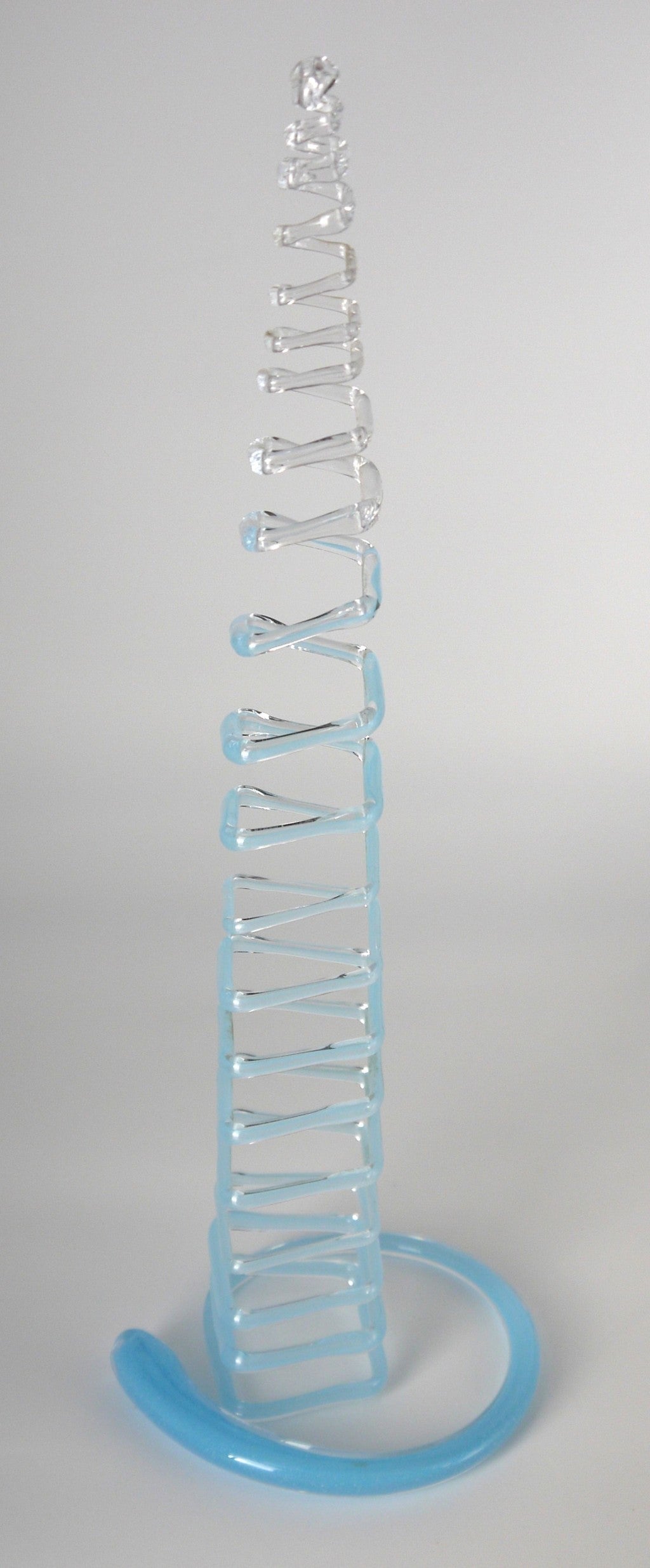 Sculpture en spirale en verre soufflé bicolore - Période : 2002