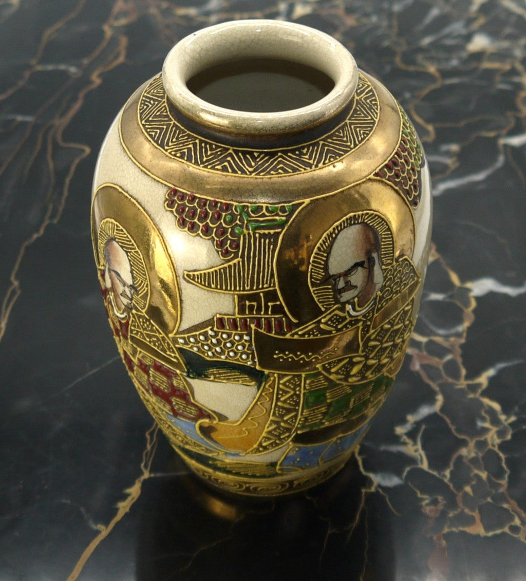 Vaso Satsuma Giapponese Vintage Decorato a Mano – Oro Moriage –
Due Immortali Buddha – Periodo Showa