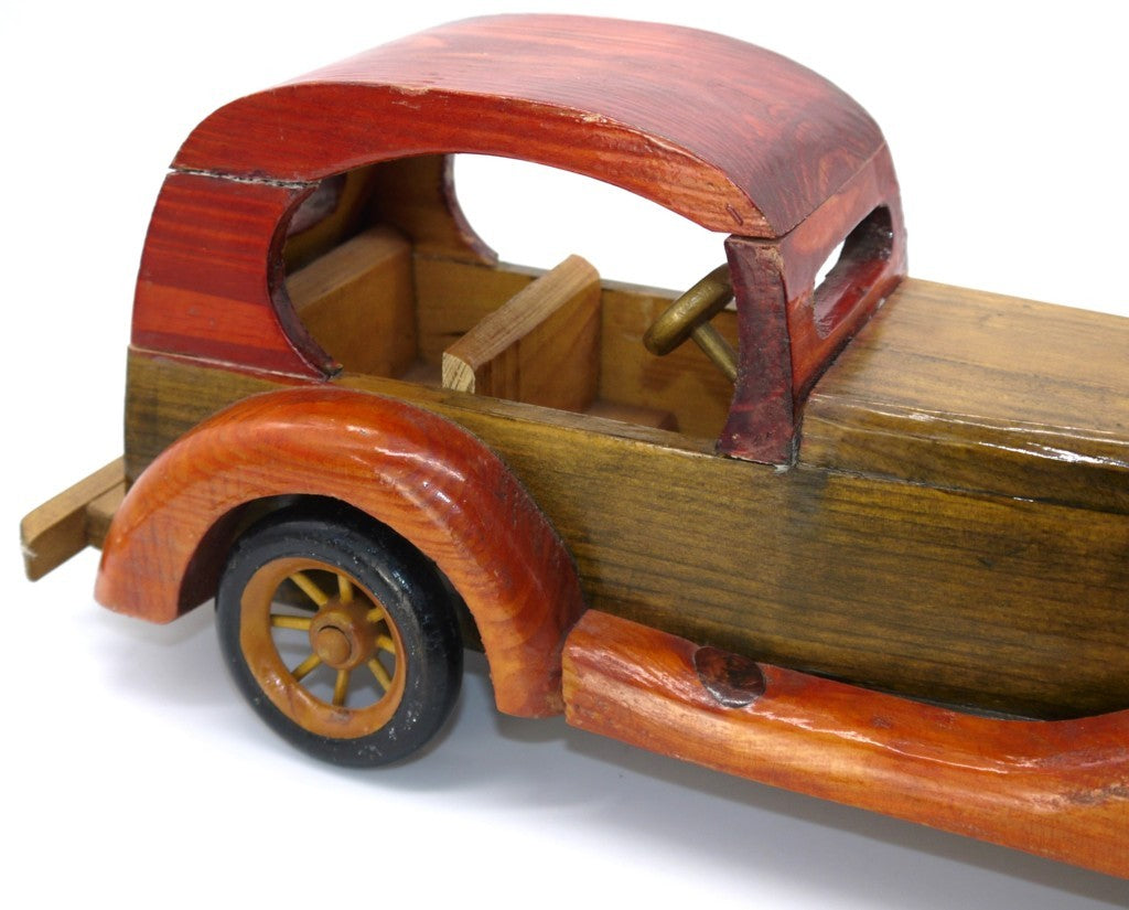 Automobile Giocattolo in Legno Intagliato – Made in China – Epoca: 1993
