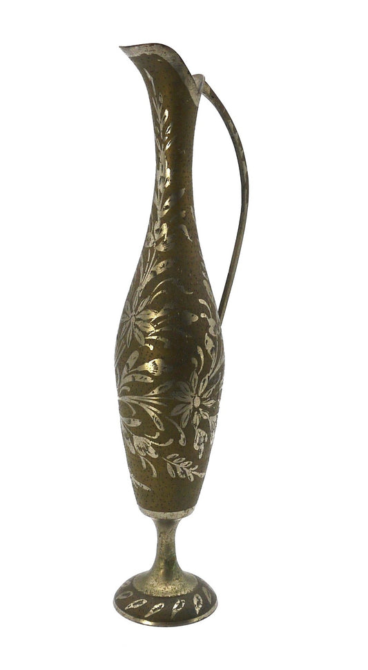 Petit pichet en métal fabriqué en Inde - Période : 1975