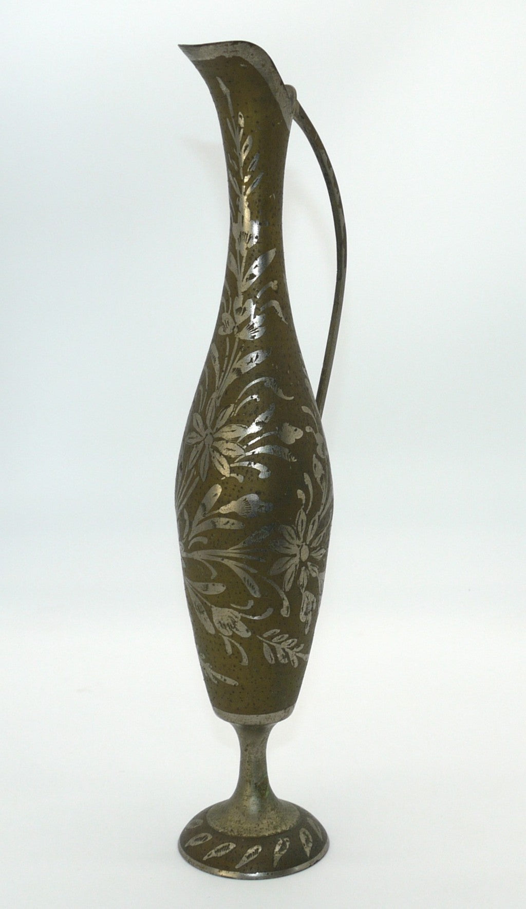 Petit pichet en métal fabriqué en Inde - Période : 1975