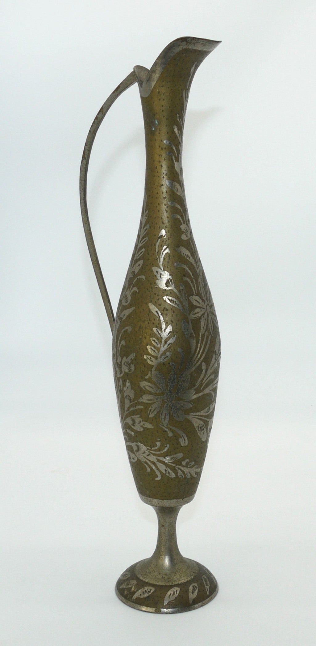 Petit pichet en métal fabriqué en Inde - Période : 1975