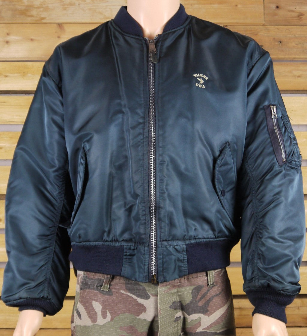 Bomber Flight Jacket Modello MA-1 Flyer’s Man Intermediate-vista frontale maniche e logo