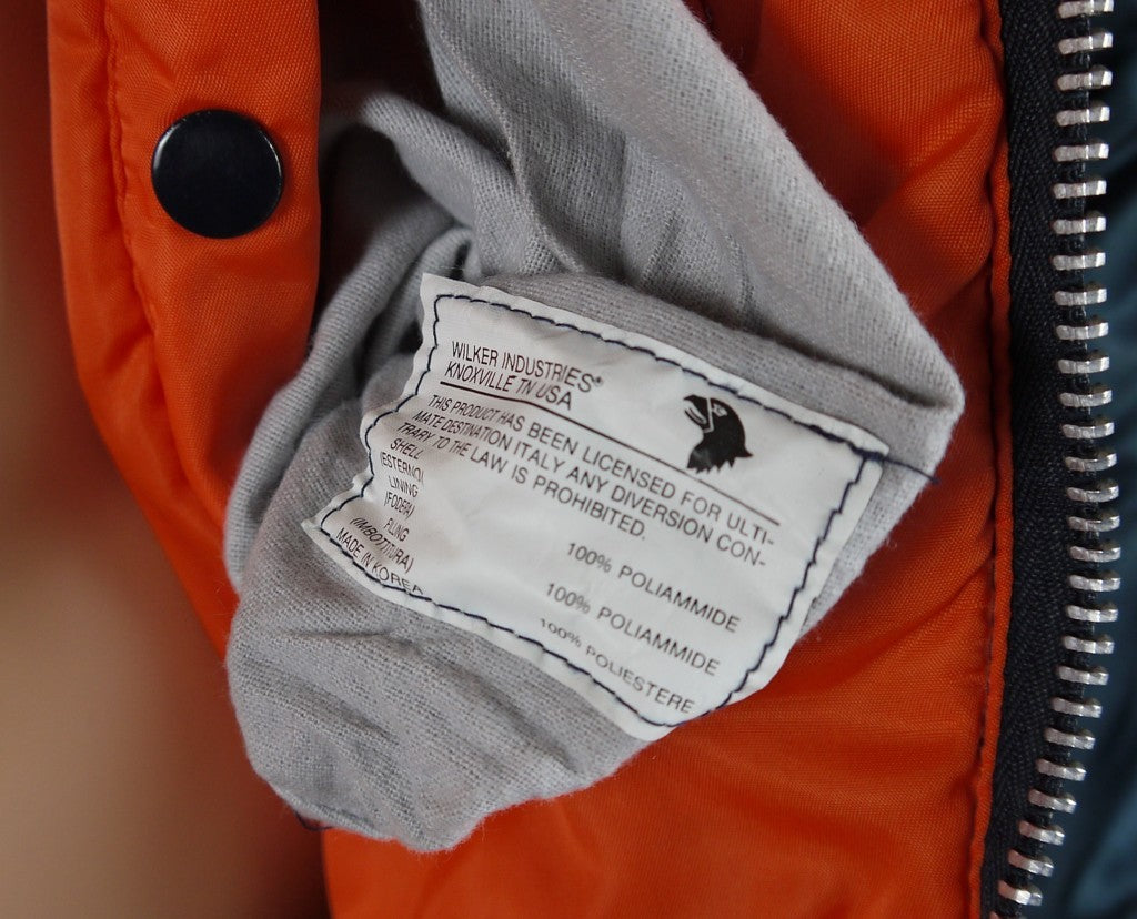 Bomber Flight Jacket Modello MA-1 Flyer’s Man Intermediate-dettaglio etichetta tasca sinistra