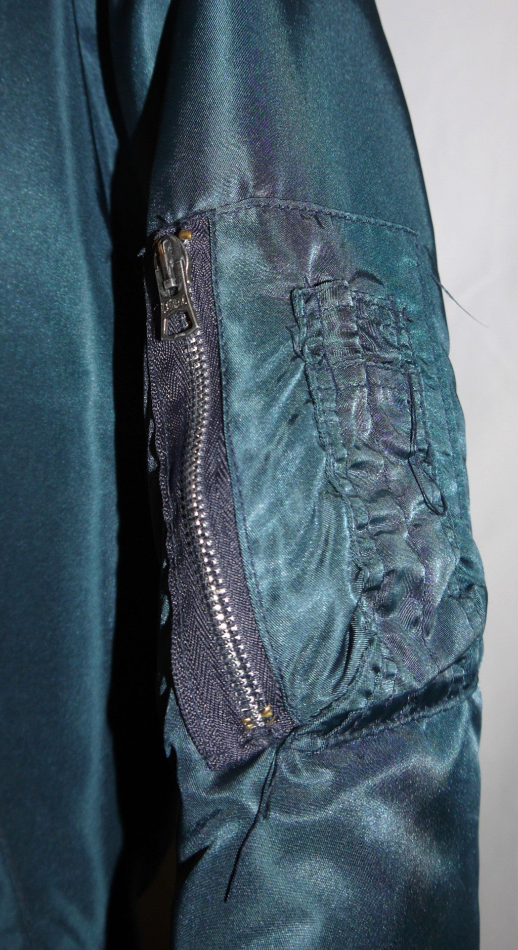 Bomber Flight Jacket Modello MA-1 Flyer’s Man Intermediate-dettaglio taschino con zip braccio sinistro
