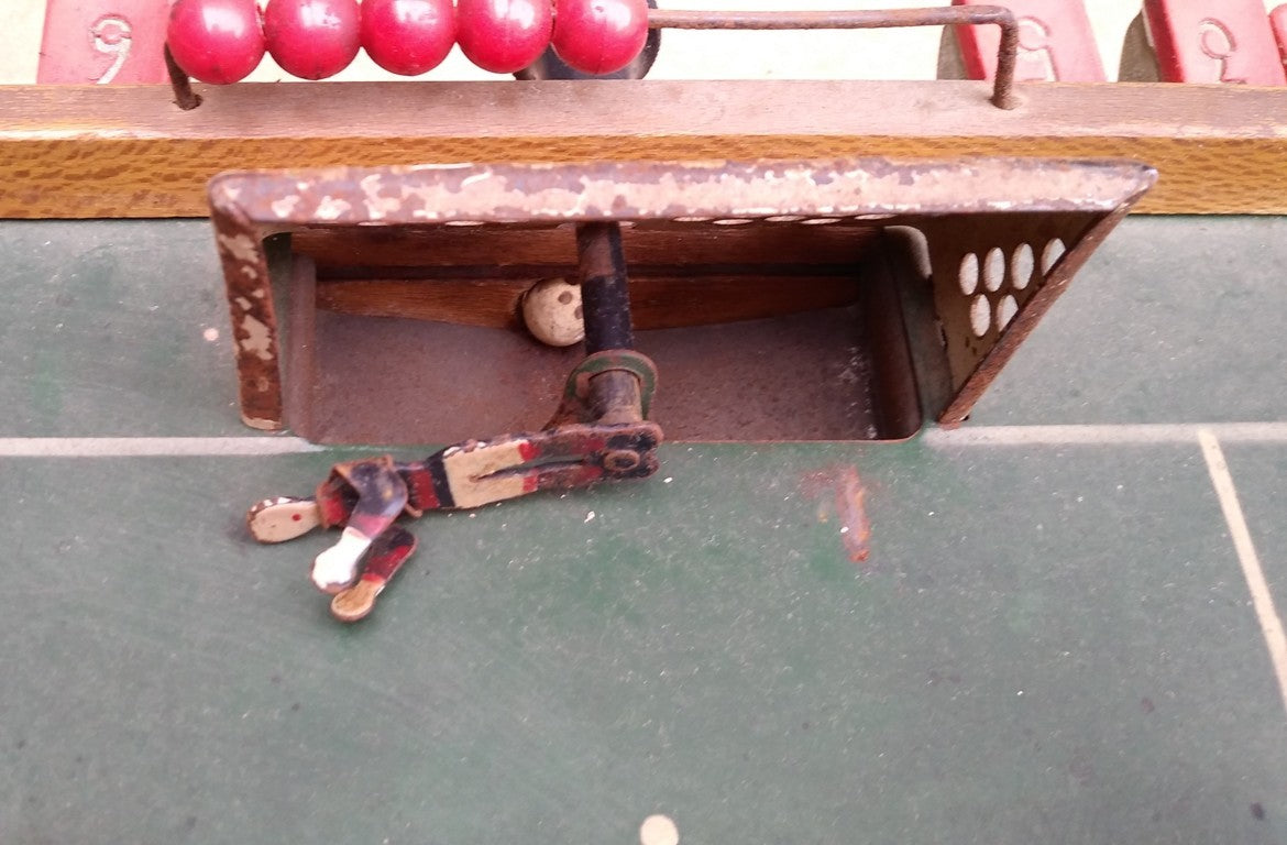 Baby-foot à ressort - en bois et tôle - Époque : 1950/55