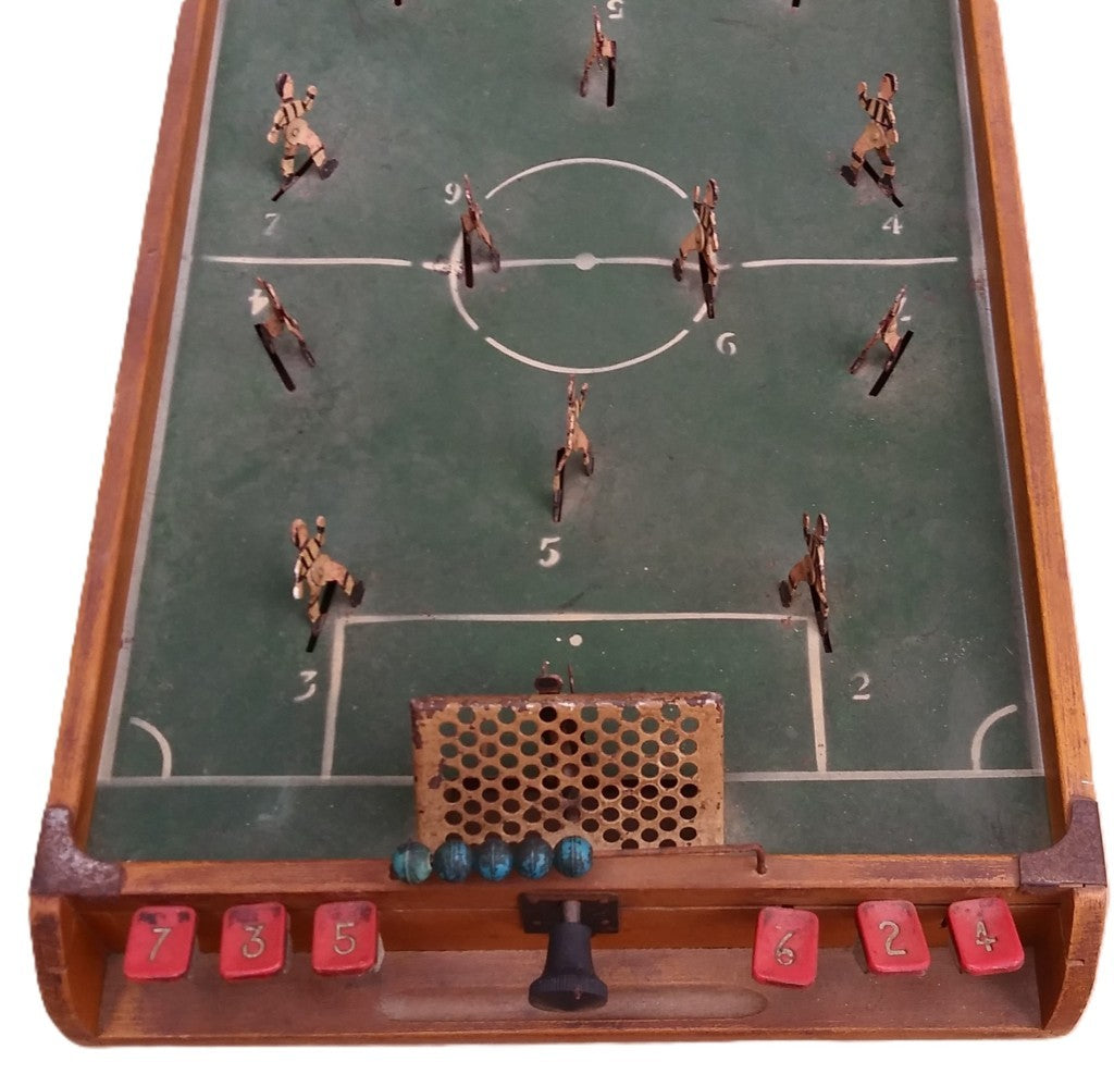 Baby-foot à ressort - en bois et tôle - Époque : 1950/55