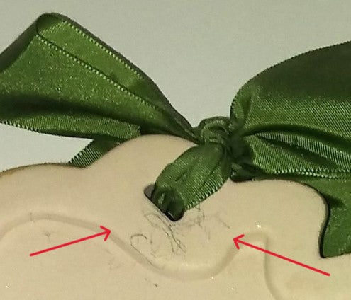 Cesto di fiori con farfalla e fiocco margherita dettaglio difetto