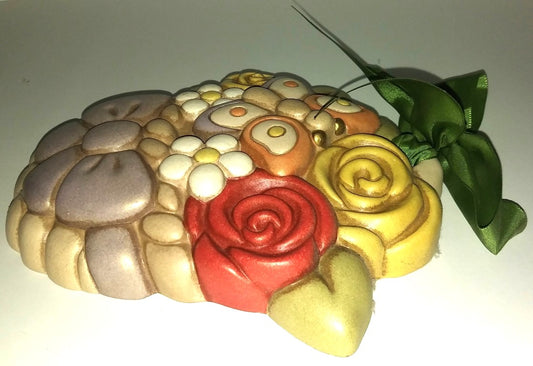 Cesto di fiori con farfalla e fiocco margherita vista laterale dx