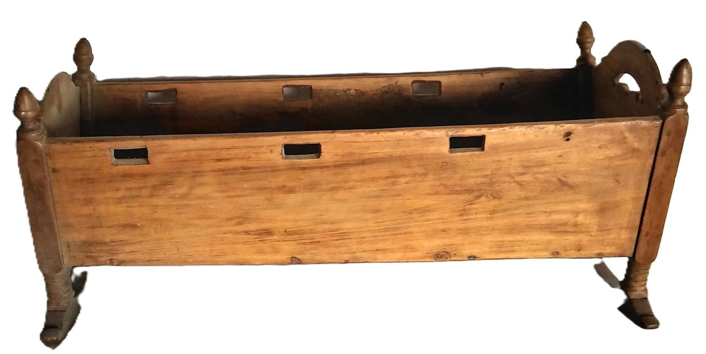 Culla in legno realizzata a mano Epoca:1920
