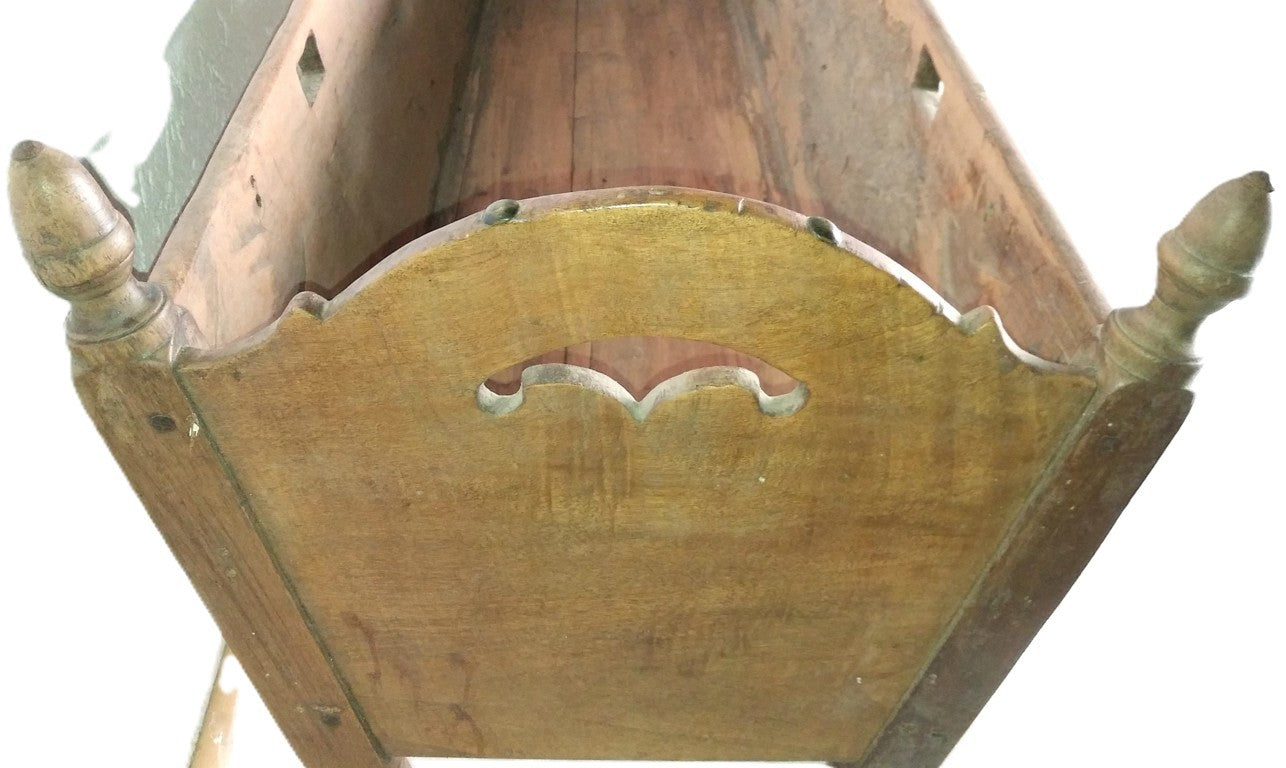 Culla in legno realizzata a mano Epoca:1920