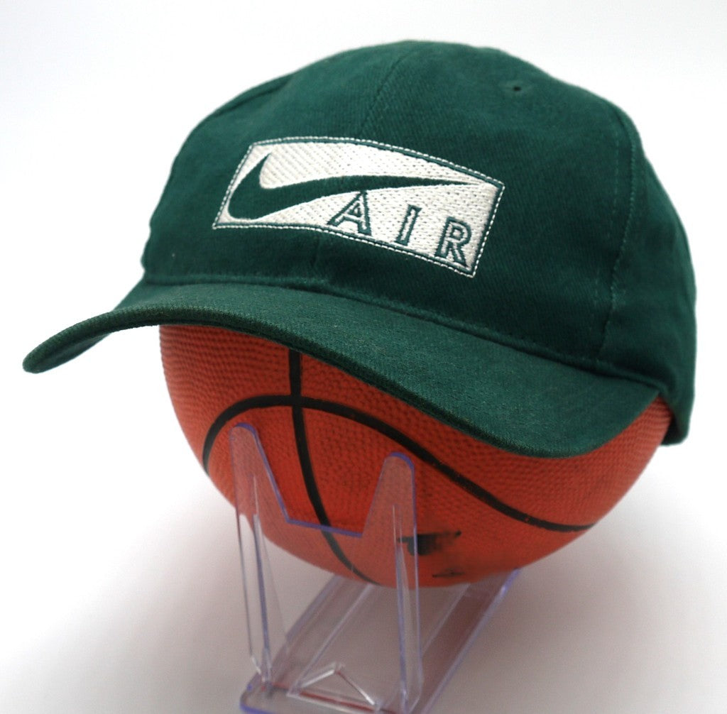 Nike Air Cap – Logo Swoosh + Air dettaglio logo