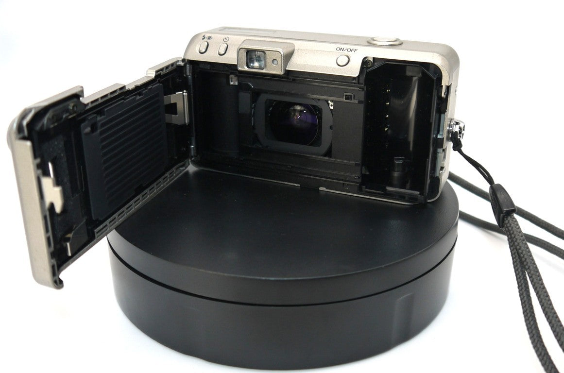 Fotocamera a pellicola Minolta Riva Zoom 115-Epoca:1995