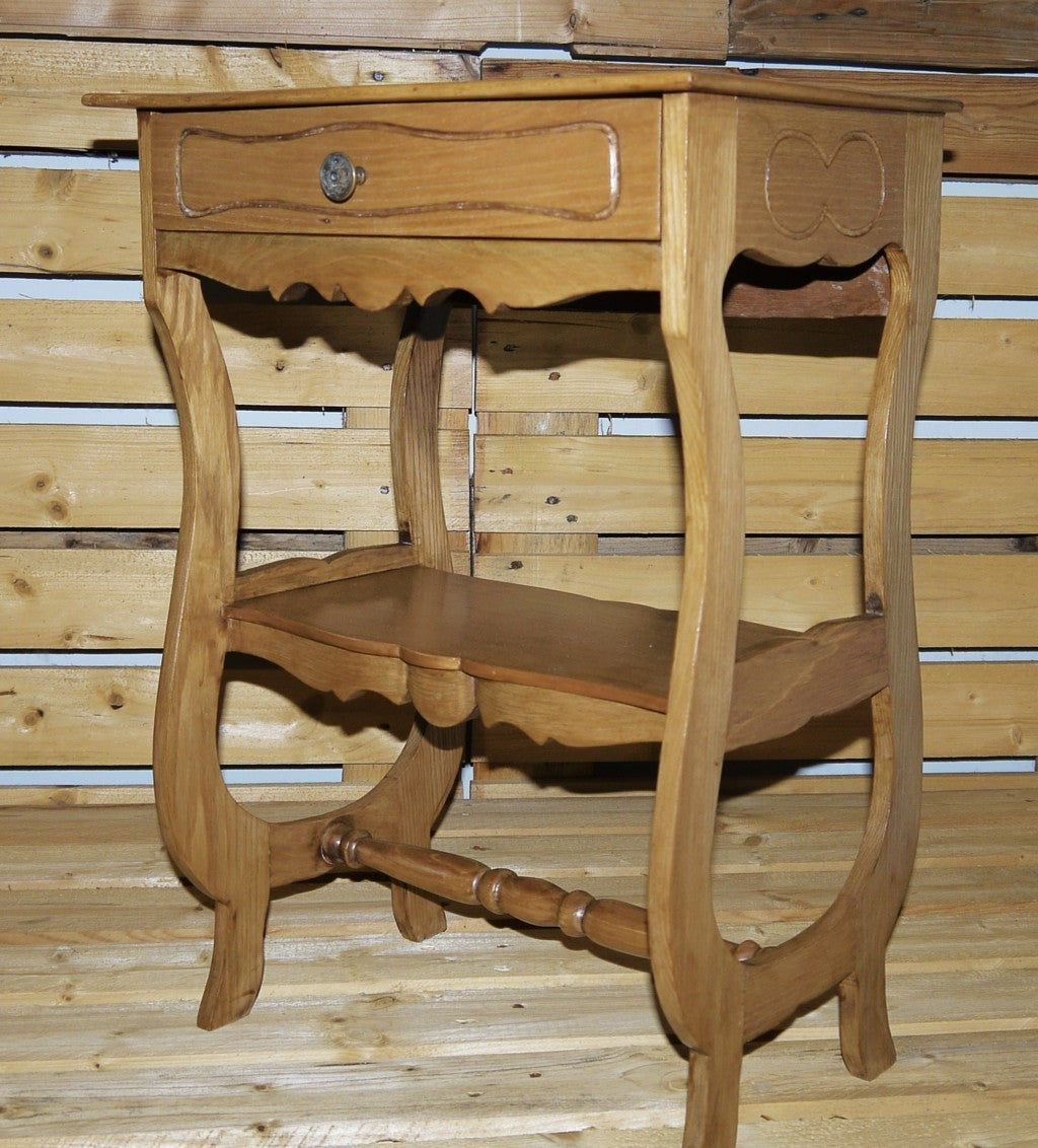 tavolino rustico legno anni 70 con cassetto vista diagonale