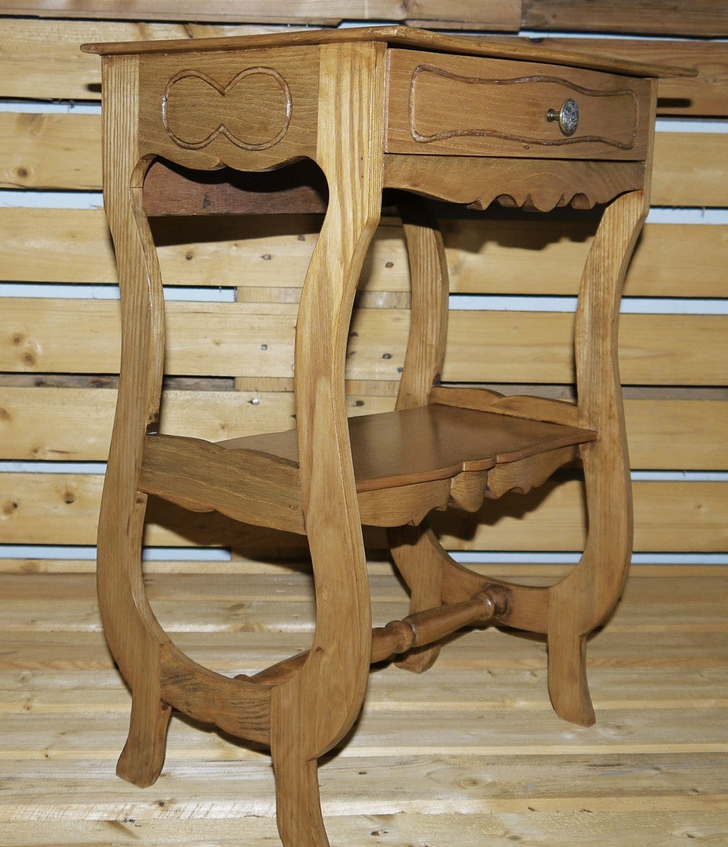 Tavolino rustico italiano in legno con cassetto – Epoca: 1970