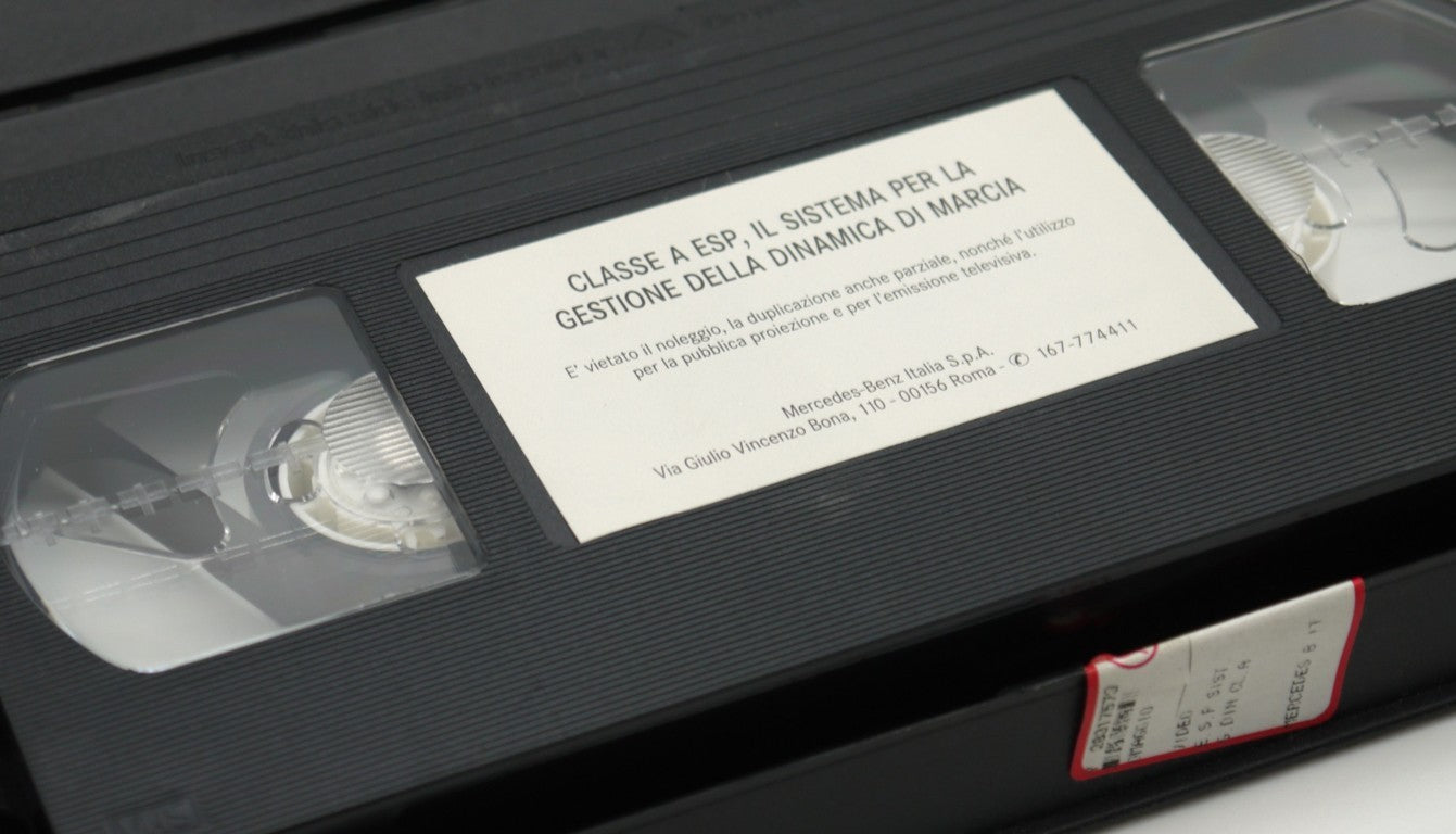 Documentazione Ufficiale Mercedes  Classe A W168 1998 dettaglio VHS interno etichetta