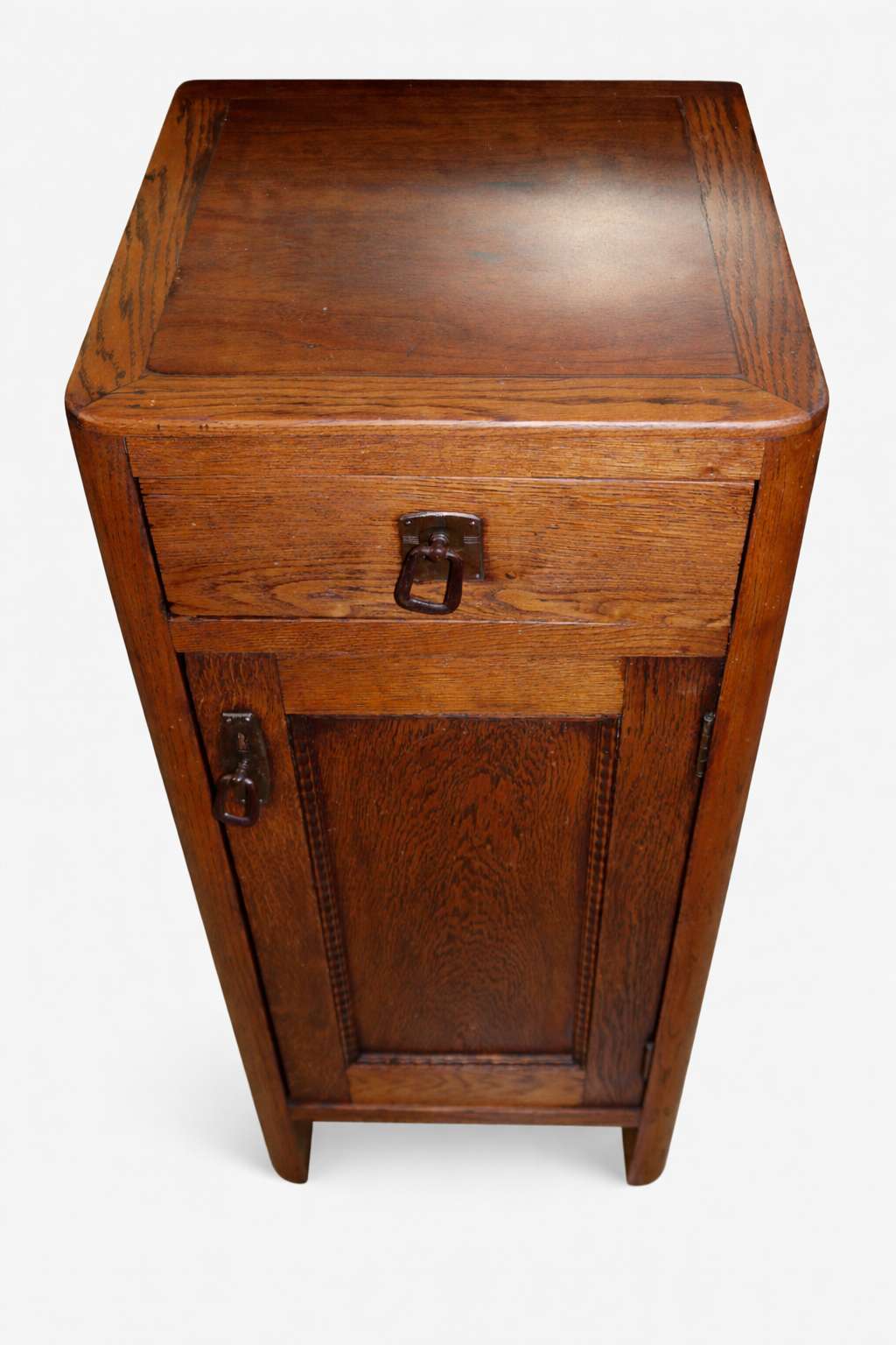 Mobiletto Alto in Rovere Massiccio – Fascino Arts & Crafts-dettaglio piano di appoggio