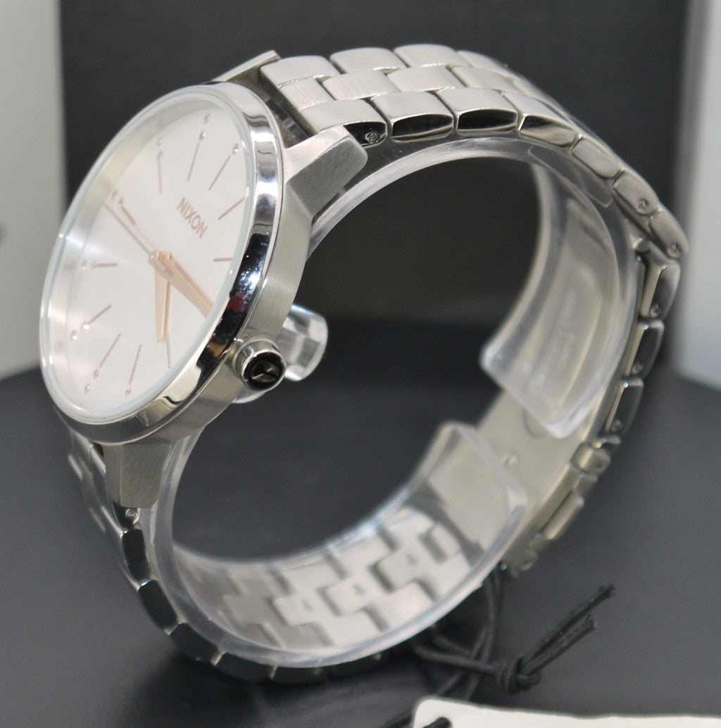 Montre femme Nixon Kensington argentée, or clair et cristal A099 1519