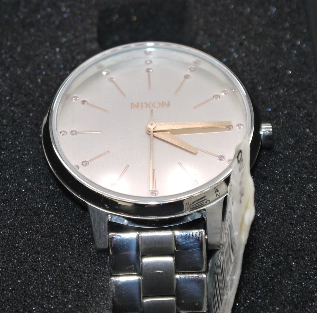 Montre femme Nixon Kensington argentée, or clair et cristal A099 1519