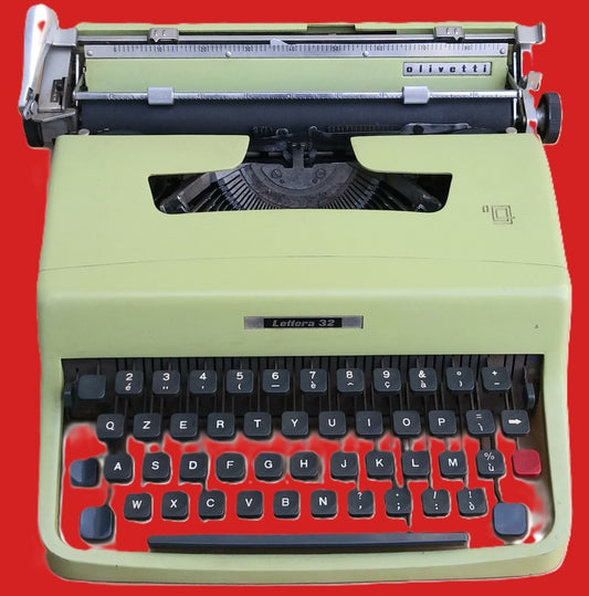 Olivetti Lettera 32 - typewriter with original packaging - Period: 1965/66