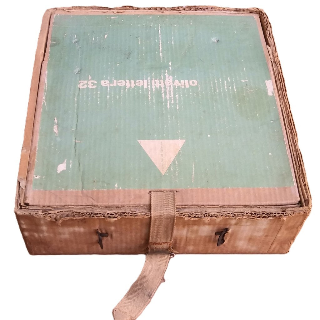 Olivetti Lettera 32 - typewriter with original packaging - Period: 1965/66