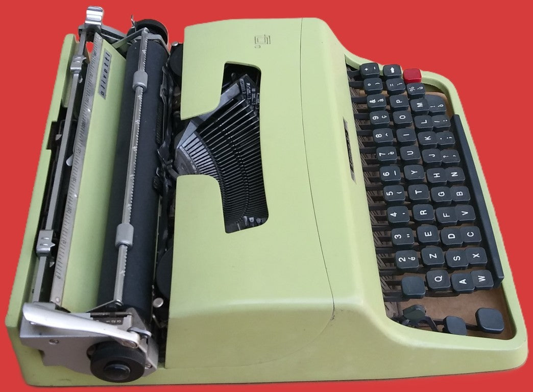 Olivetti Lettera 32 - typewriter with original packaging - Period: 1965/66