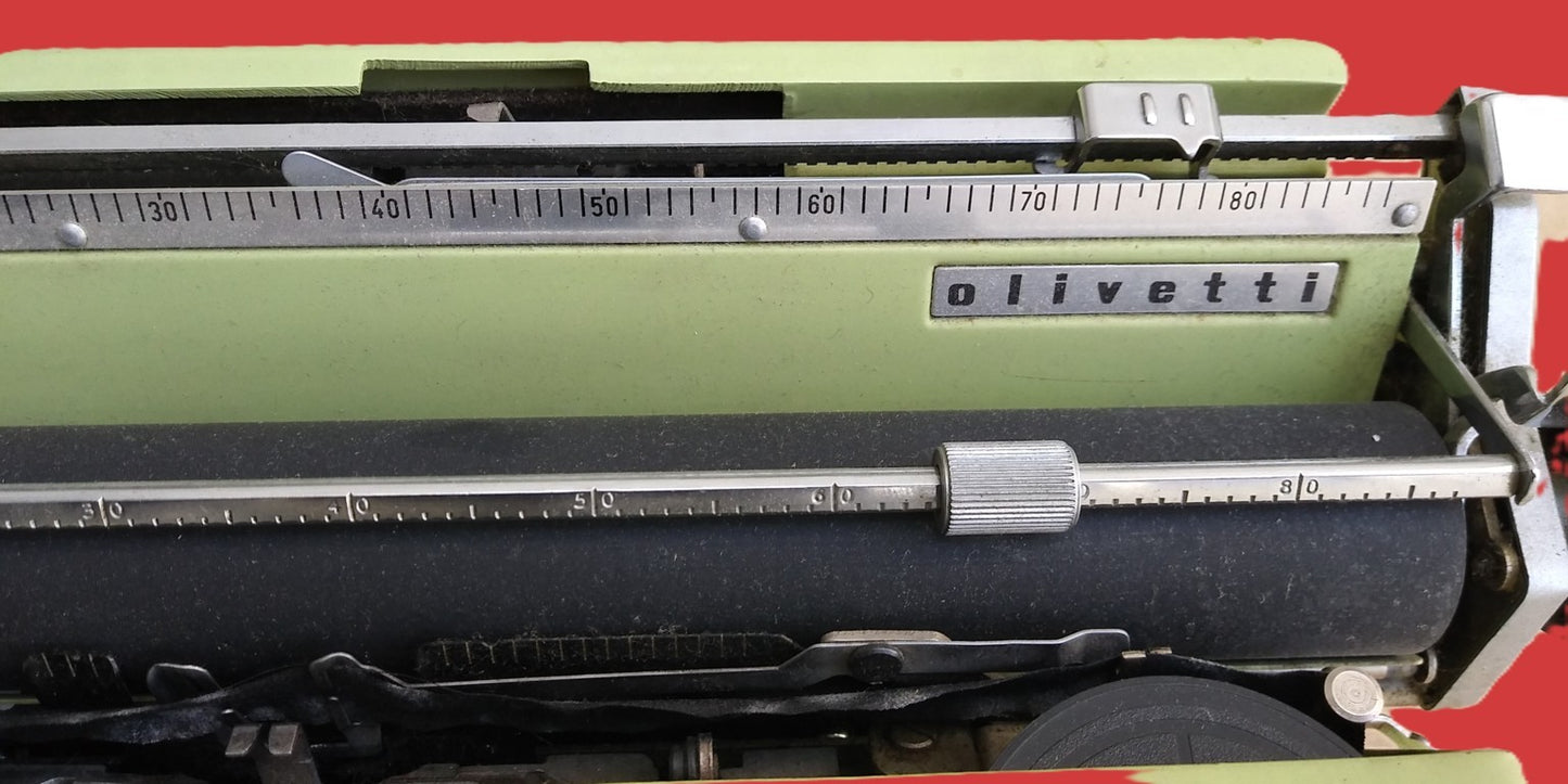 Olivetti Lettera 32 - typewriter with original packaging - Period: 1965/66