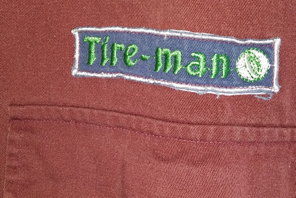 Suburban Art "Automotive Mechanical" Work Shirt dettaglio logo sopra tasca frontale