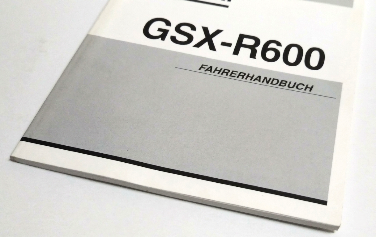 Manuale d'Uso Originale Suzuki GSX-R600 K3 – Fahrerhandbuch OEM Tedesco – Epoca: 2003 dettaglio assenza imperfezioni