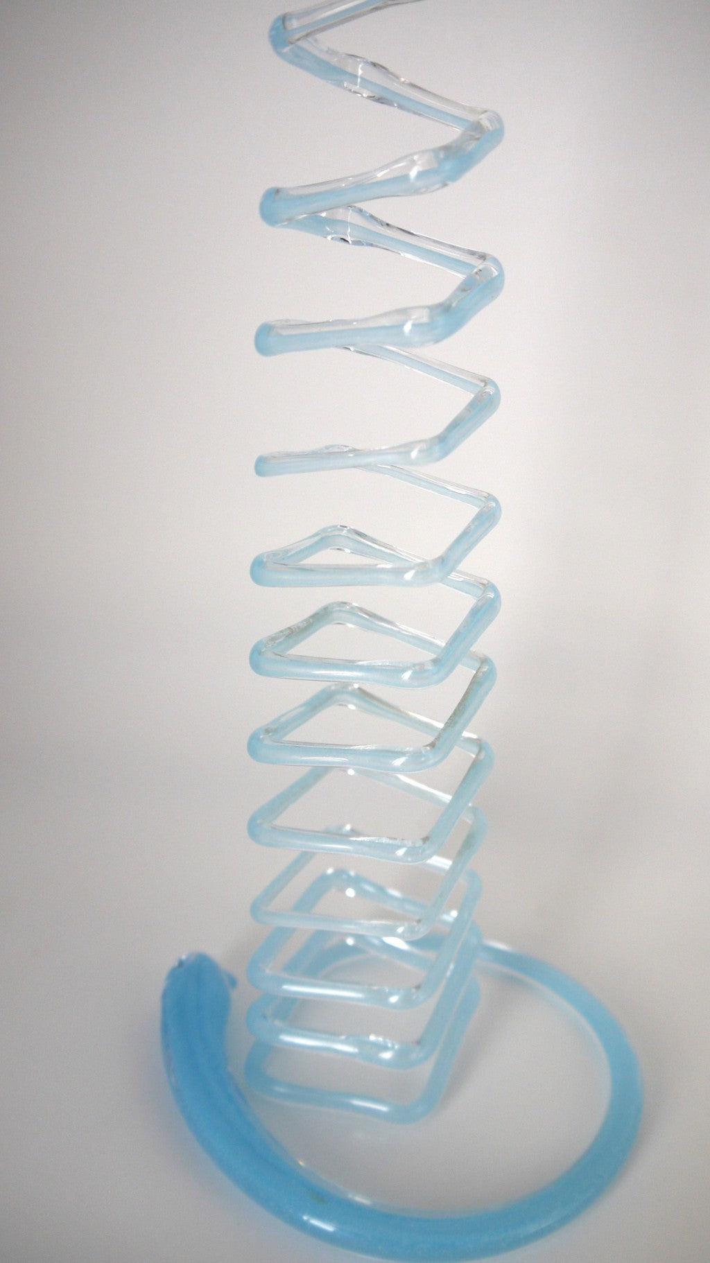 Sculpture en spirale en verre soufflé bicolore - Période : 2002