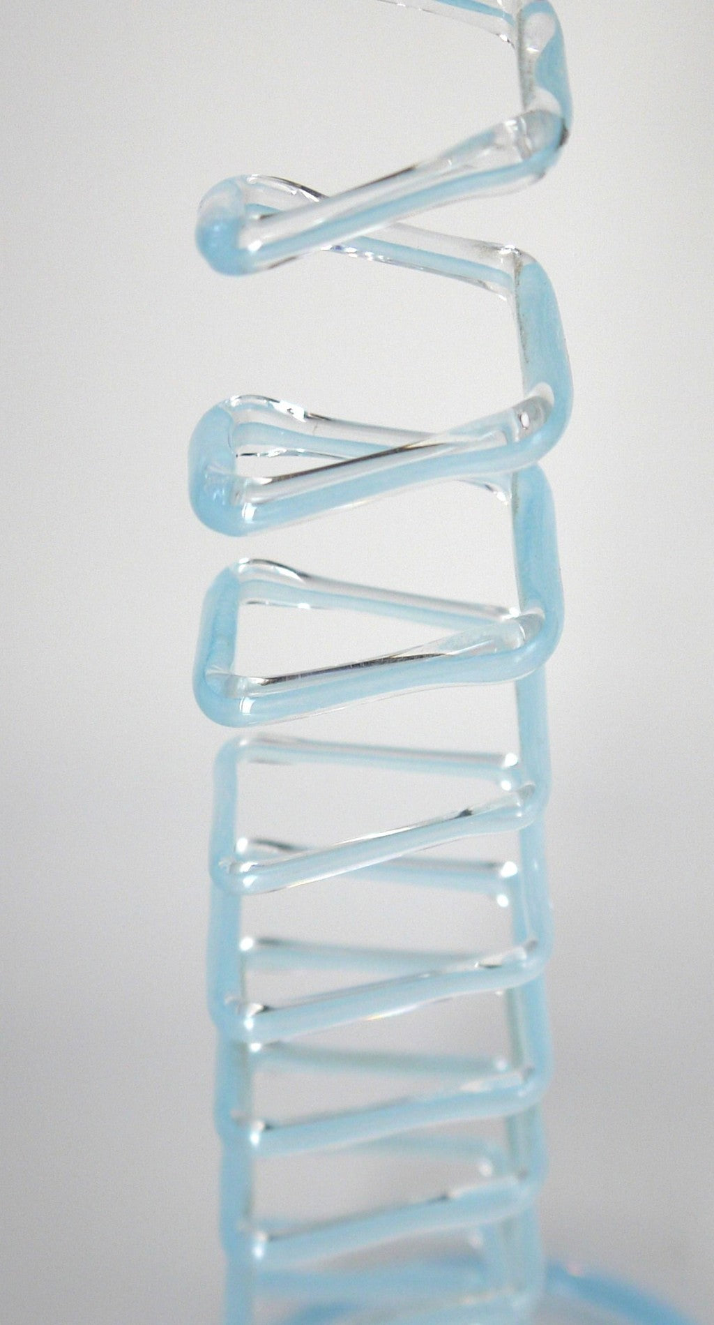 Sculpture en spirale en verre soufflé bicolore - Période : 2002