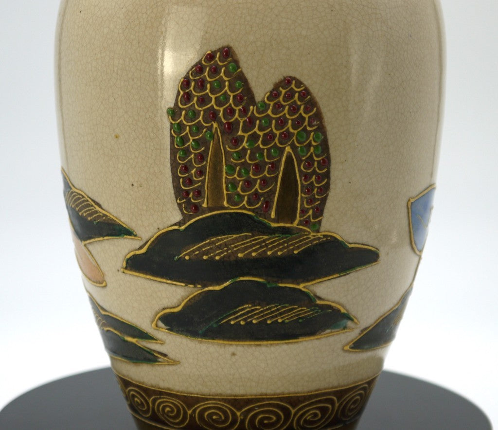 Vaso Satsuma Giapponese Decorato a Mano – Oro Moriage -Immortali – Periodo Showa-Epoca:1960