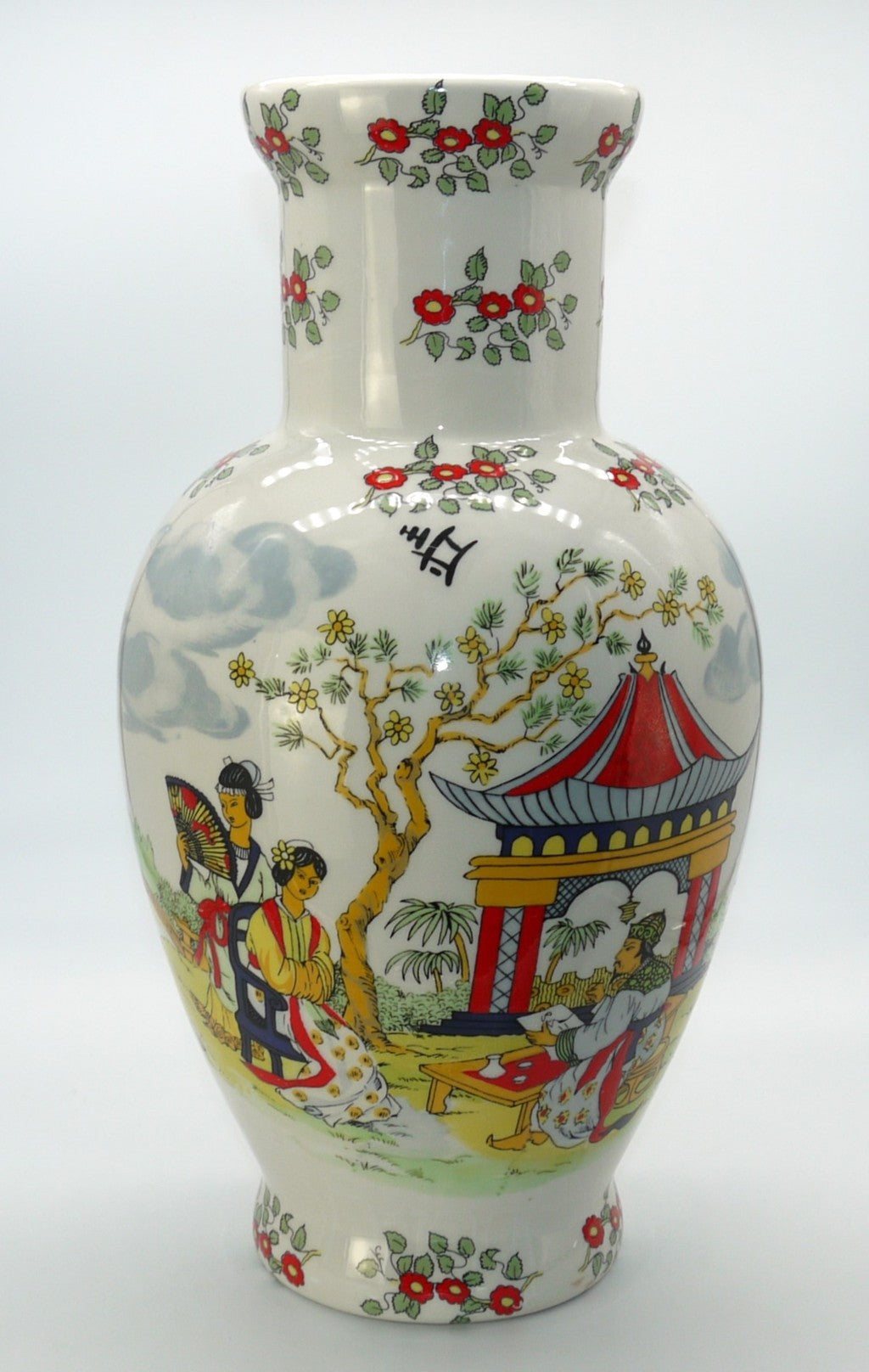 Vaso ornamentale in porcellana stile orientale a smalto policromo, 
motivo Kachō-ga